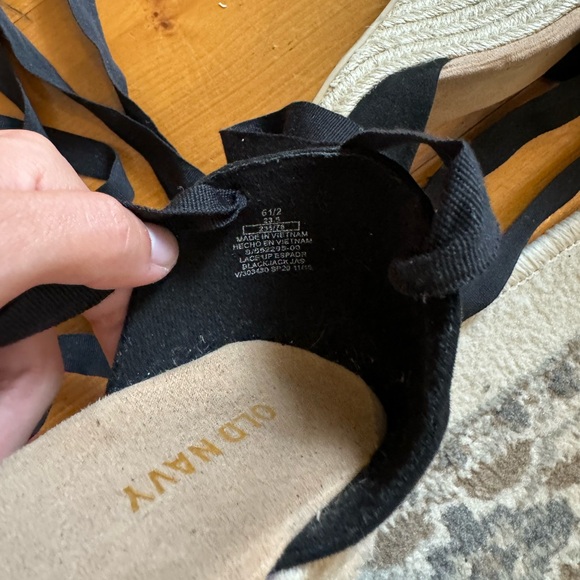 Old Navy Black Ballerina Closed Toed Wedges - Picture 5 of 6